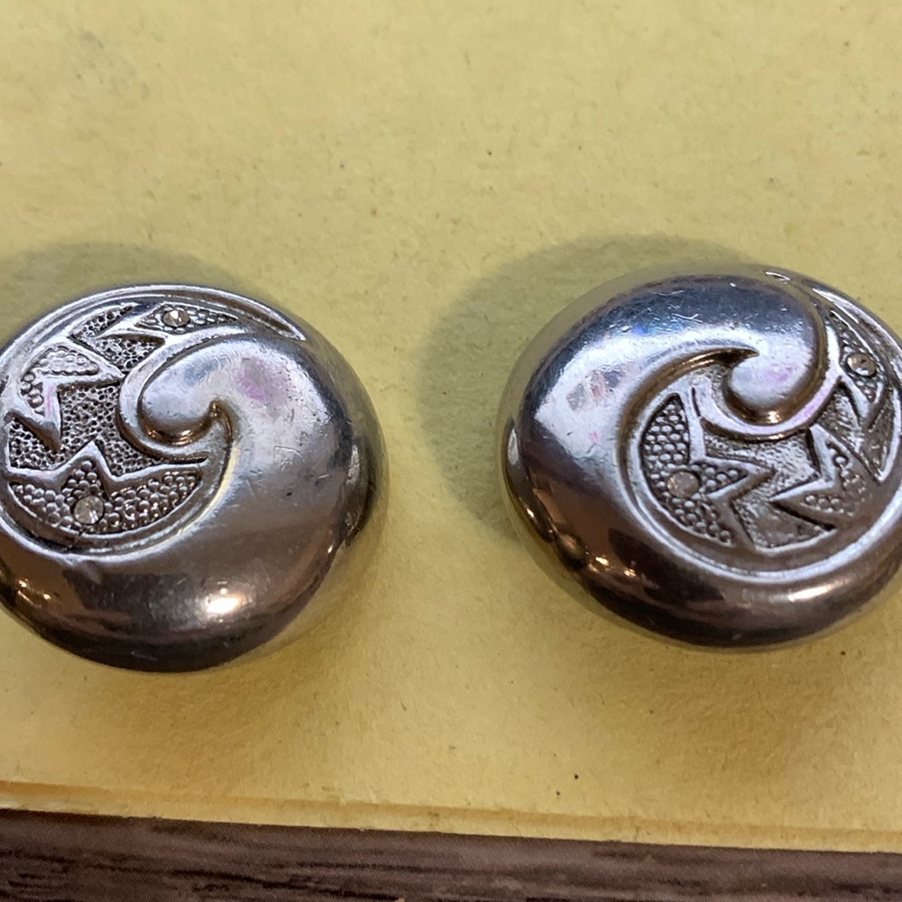 Vintage clip on earrings*